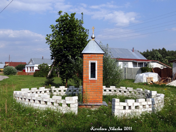 Часовня-столб в деревне Куницыно построена в 2004 г. в Камешковском районе Владимирской области фото vgv