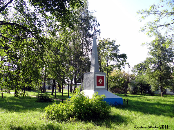 Памятник жителям п. Мирный погибшим в ВОВ в Камешковском районе Владимирской области фото vgv