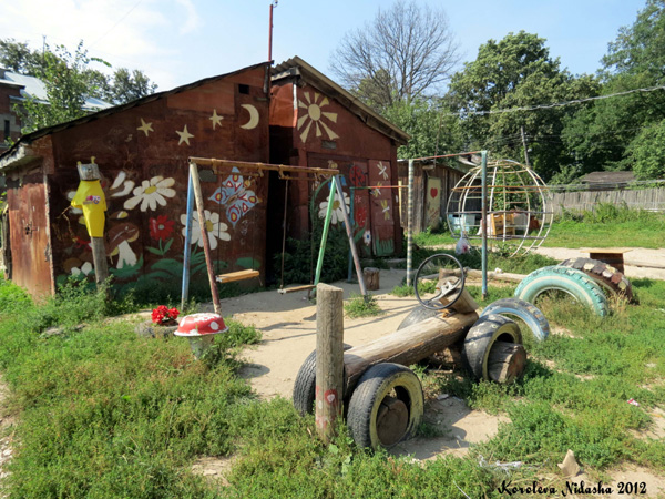 Детская площадка у дома 3 в Кольчугинском районе Владимирской области фото vgv