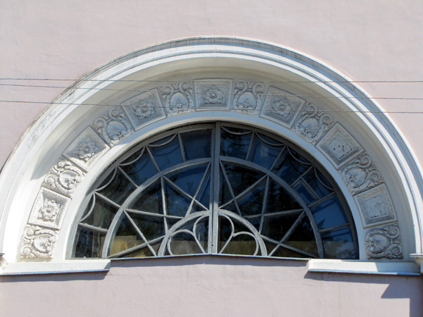 Декор дома 75 на улице Абельмана в Ковровском районе Владимирской области фото vgv