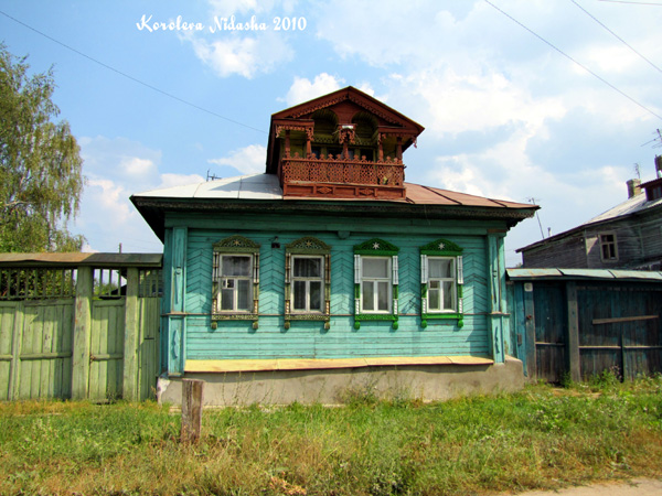 Резное слуховое окно на Першутова 40а в Ковровском районе Владимирской области фото vgv