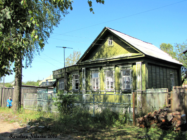 У дома 4 по 2-му проезду Толстого в Ковровском районе Владимирской области фото vgv