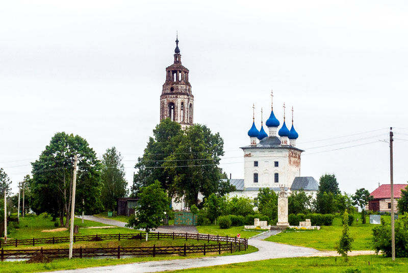 Покровская церковь с колокольней в селе Клязьминский городок в Ковровском районе Владимирской области фото vgv