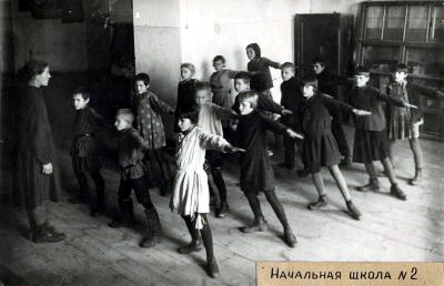 Урок физкультуры в начальной школе 2 1936 г. в Муромском районе Владимирской области фото vgv
