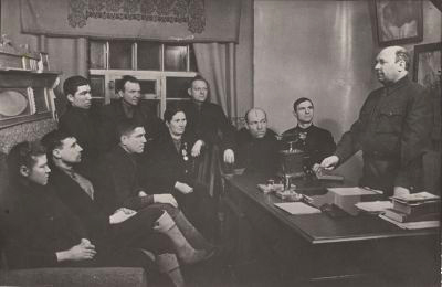 Заседание правления колхоза имени Коминтерна 1951 г. в Муромском районе Владимирской области фото vgv