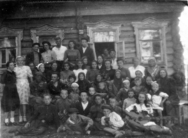 Жители д. Максимовка 1930, 1942, 1946 гг. в Муромском районе Владимирской области фото vgv