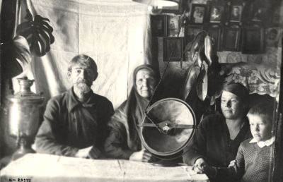 Семья колхозников Ореховых 1937 г. в Муромском районе Владимирской области фото vgv