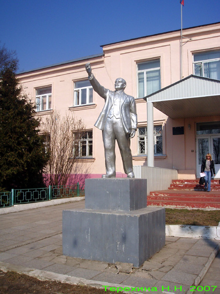 памятник В.И. Ленину в Петушках в Петушинском районе Владимирской области фото vgv