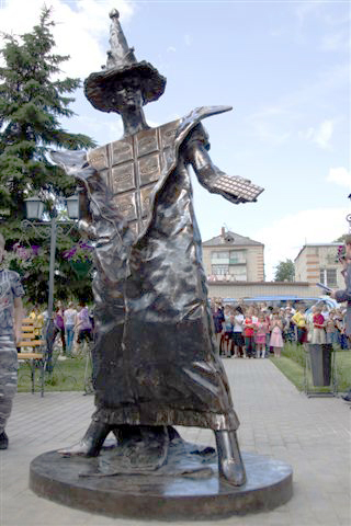 Памятник Шоколаду (Шоколадная Фея) открыт 1 июня 2009 г. в Петушинском районе Владимирской области фото vgv