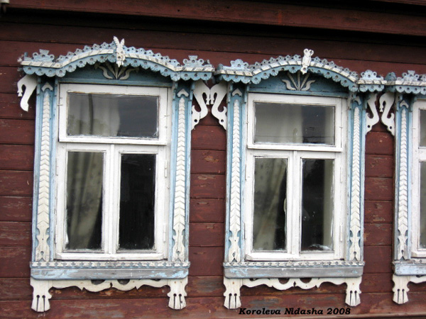 деревянные наличники на Комсомольской 35 в Лакинске в Собинском районе Владимирской области фото vgv