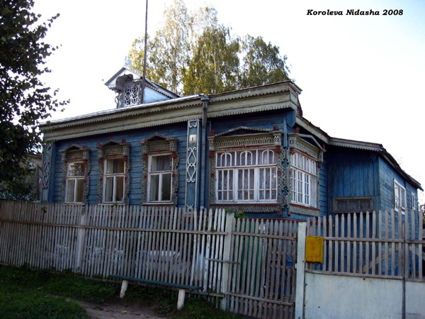 слуховое окно на доме 1 на улице Парижской Комунны в Лакинске в Собинском районе Владимирской области фото vgv