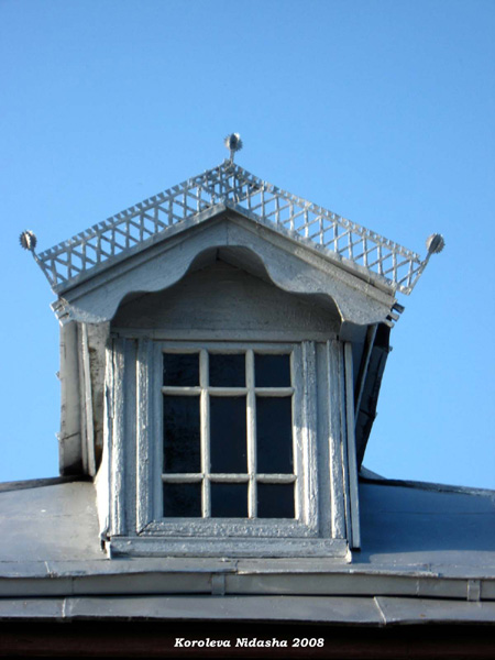 слуховое окно на доме 7 на улице Парижской Комунны в Лакинске в Собинском районе Владимирской области фото vgv