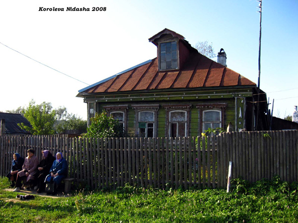 бабушки у дома в Собинском районе Владимирской области фото vgv