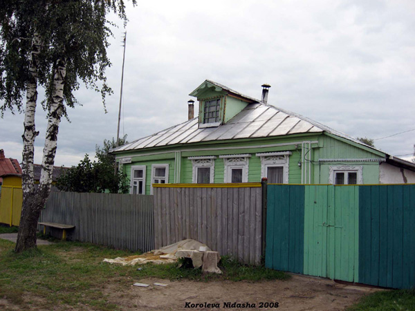 деревянные резные наличники на Суворова 25 в Лакинске в Собинском районе Владимирской области фото vgv
