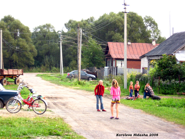 девчёнки на улице сентябрь 2008 в Судогодском районе Владимирской области фото vgv