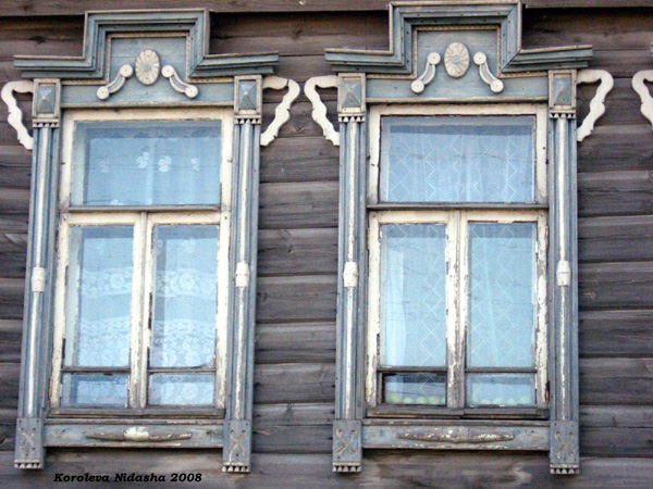 деревянные наличники дома 21 на улице Красная в Судогодском районе Владимирской области фото vgv