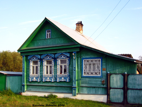 деревянные резные наличники дома 95 на Краснознаменной улице в Судогодском районе Владимирской области фото vgv
