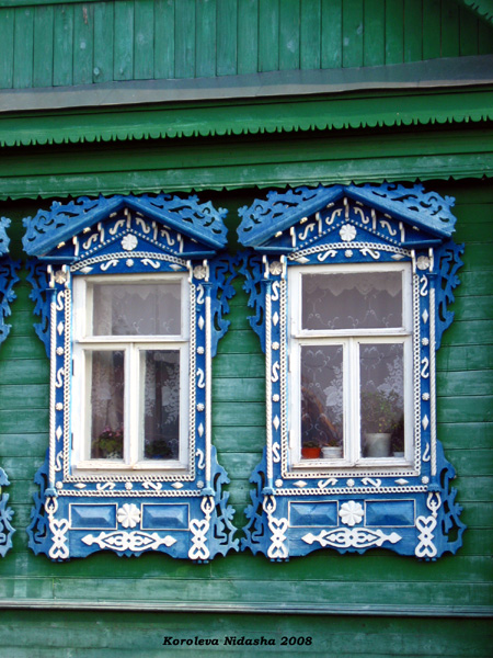 деревянные резные наличники дома 95 на Краснознаменной улице в Судогодском районе Владимирской области фото vgv
