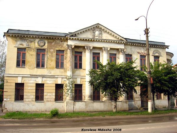 лепнина на доме 46 по улице Ленина в Судогодском районе Владимирской области фото vgv