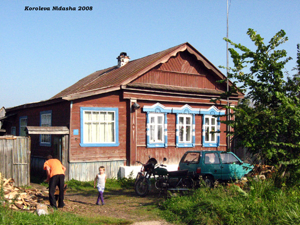 на фоне дома 10 на улице Некрасова в Судогодском районе Владимирской области фото vgv