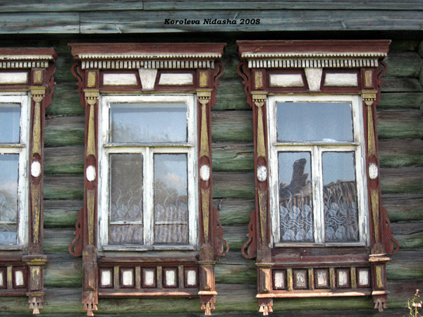 деревянные наличники дома 8 Берегового переулка в Судогде в Судогодском районе Владимирской области фото vgv