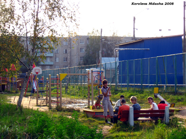детска площадка во дворе дома в Судогодском районе Владимирской области фото vgv