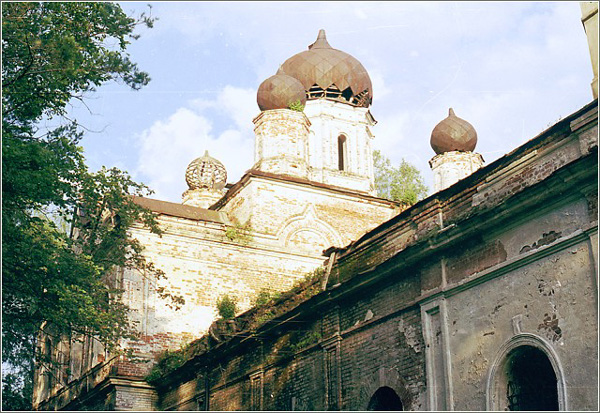 Храм Преображения Господня в 2000 году в Спас-Купалище в Судогодском районе Владимирской области фото vgv