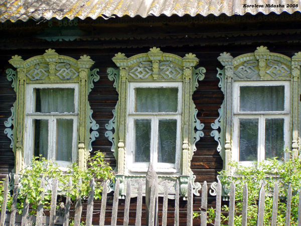 Деревянные наличники на доме N 9 в Судогодском районе Владимирской области фото vgv
