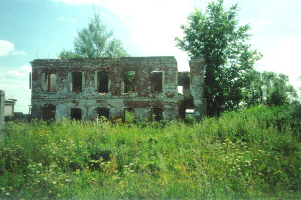 Разрушенная бывшая школа в поселке Красный Богатырь в Судогодском районе Владимирской области фото vgv