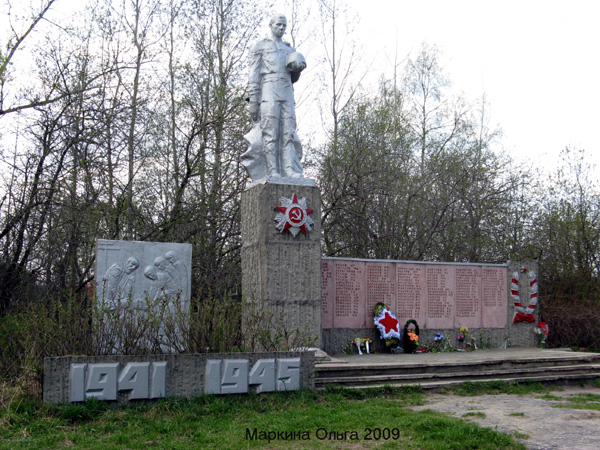 памятник погибшим в ВОВ в поселке Красный Куст в Судогодском районе Владимирской области фото vgv