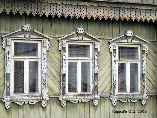 деревянные наличники дома 6 на улице Ирининой в Суздале в Суздальском районе Владимирской области фото vgv