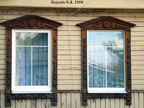 резные деревянные наличники дома 6 на улице Козуева в Суздале в Суздальском районе Владимирской области фото vgv