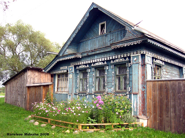 деревянные резные наличники дома 17 на улице Коровники в Суздале в Суздальском районе Владимирской области фото vgv