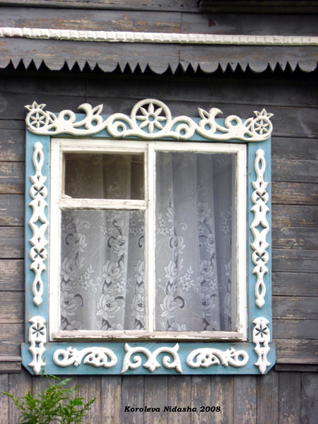 деревянные наличники дома 19 на улице Коровники в Суздале в Суздальском районе Владимирской области фото vgv