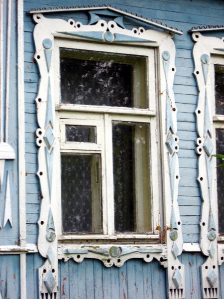 деревянные наличники на доме 35 на улице Мира в Суздале в Суздальском районе Владимирской области фото vgv