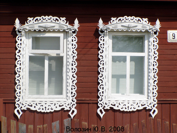 деревянные наличники дома 9 на улице Мичурина в Суздале в Суздальском районе Владимирской области фото vgv