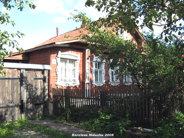 деревянные резные наличники на доме 25 по улице Мичурина в Суздале в Суздальском районе Владимирской области фото vgv