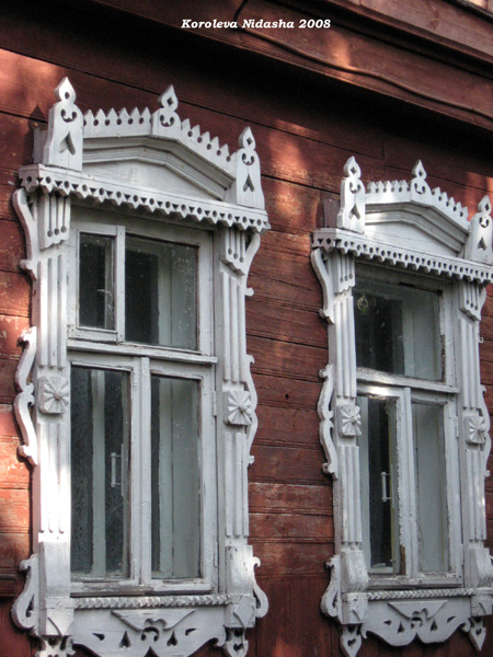 деревянные резные наличники на доме 25 по улице Мичурина в Суздале в Суздальском районе Владимирской области фото vgv