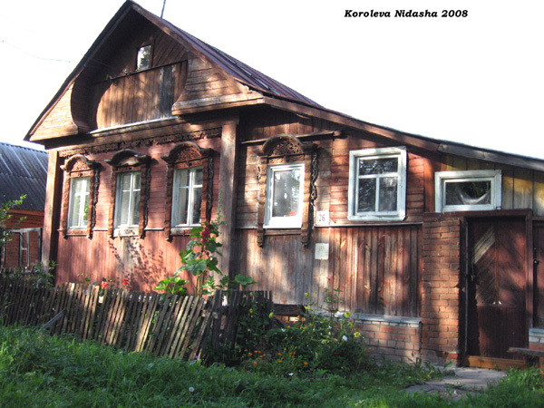 деревянные наличники дома 36 на улице Набережная в Суздале в Суздальском районе Владимирской области фото vgv