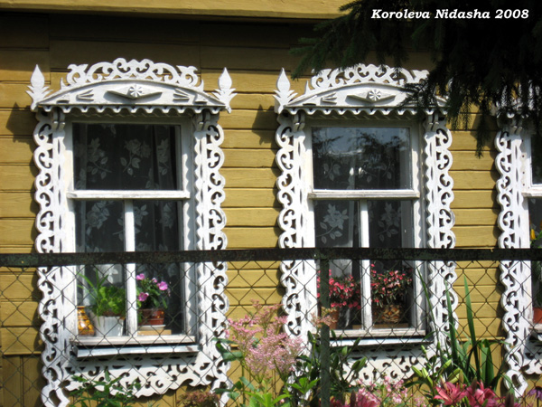 деревянные наличники дома 6 на улице Некрасова в Суздале в Суздальском районе Владимирской области фото vgv