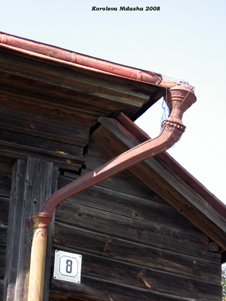 декоративная водосточная труба на Пролетарской 8 в Суздальском районе Владимирской области фото vgv