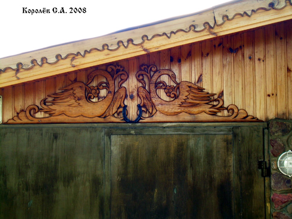 деревянные наличники и оформление ворот гаража в Суздальском районе Владимирской области фото vgv