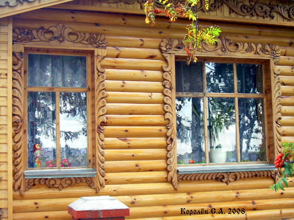 деревянные наличники и оформление ворот гаража в Суздальском районе Владимирской области фото vgv