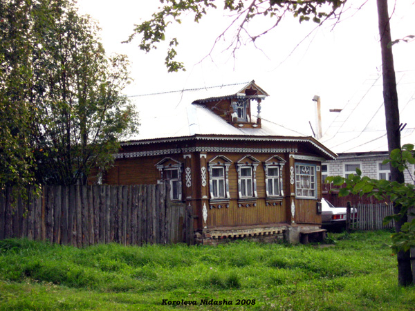 на фоне своего дома 29 на улице Суздальская в Сельце в Суздальском районе Владимирской области фото vgv