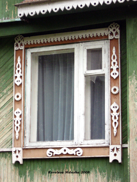 деревянные наличники дома 43 на улице Суздальская в Сельце в Суздальском районе Владимирской области фото vgv