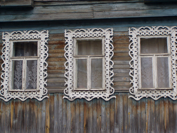 деревянные наличники дома 6 на улице Новая в Суздале в Суздальском районе Владимирской области фото vgv