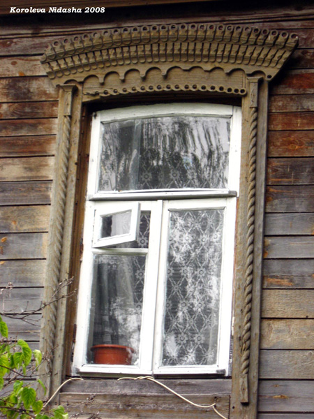 деревянные наличники на доме 18 на Торговой площади в Суздале в Суздальском районе Владимирской области фото vgv