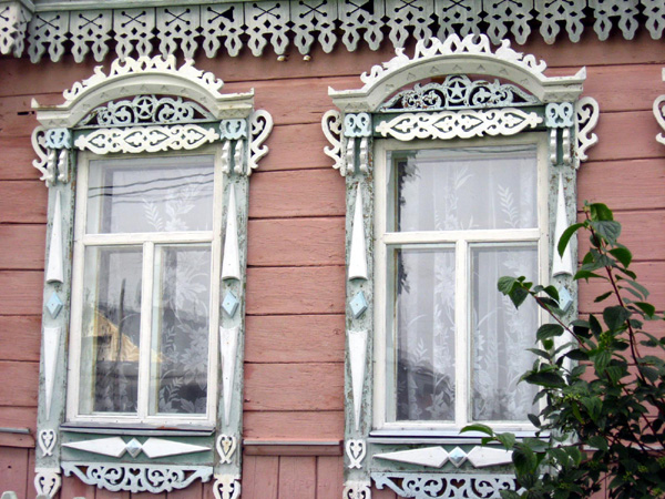 деревянные наличники и калитка дома 36 в Сельце на Центральной улице в Суздальском районе Владимирской области фото vgv