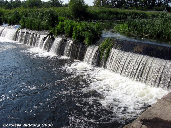 плотина на реке Каменка в районе набережной Шевченко в Суздальском районе Владимирской области фото vgv