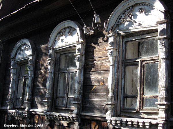 деревянные резные наличники на Шмидта 16 в Суздале в Суздальском районе Владимирской области фото vgv